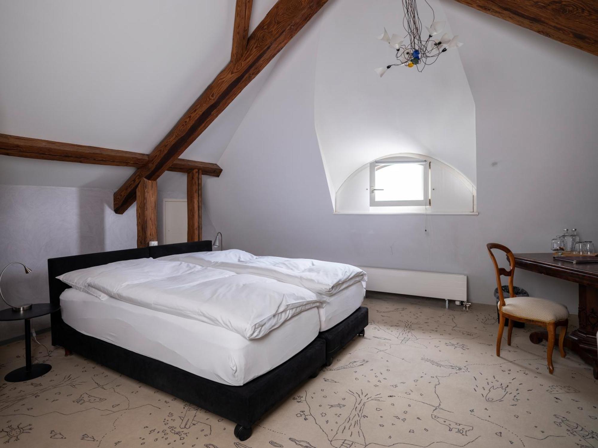 Romantik Hotel De L'Ours Sugiez Eksteriør billede