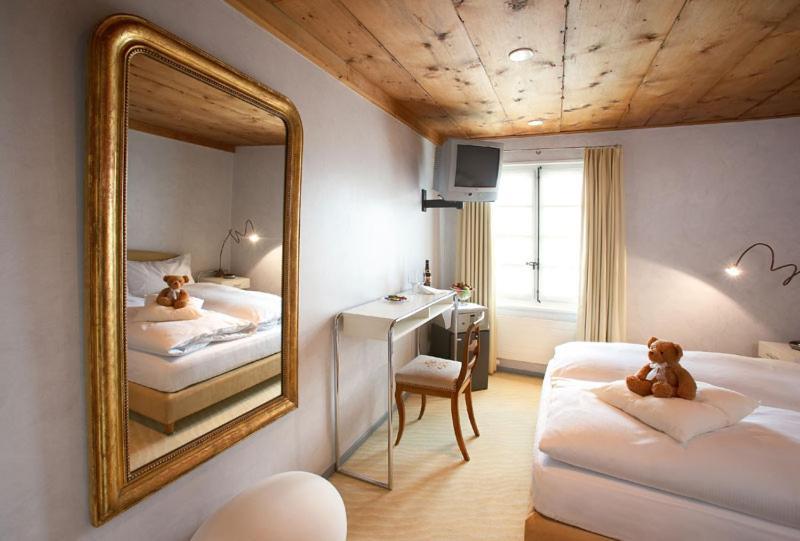 Romantik Hotel De L'Ours Sugiez Eksteriør billede