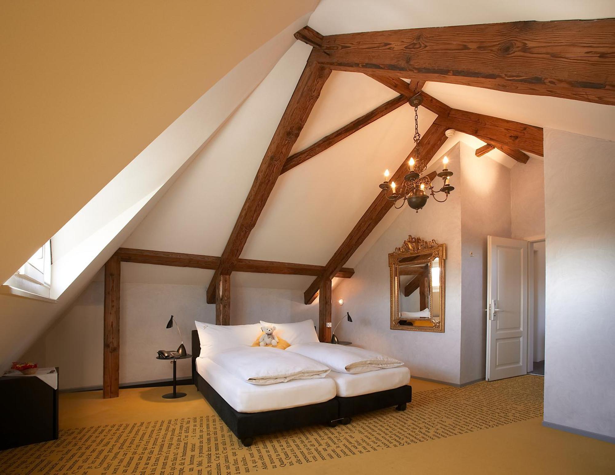 Romantik Hotel De L'Ours Sugiez Eksteriør billede
