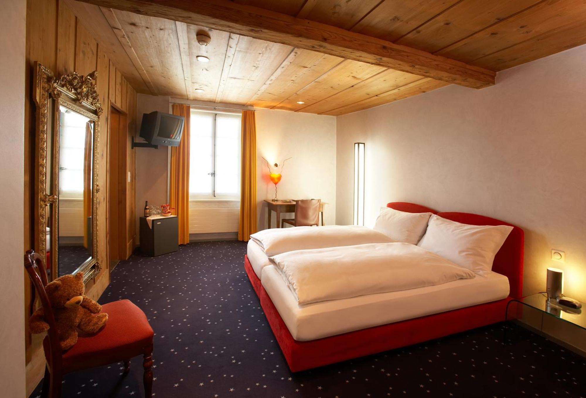 Romantik Hotel De L'Ours Sugiez Eksteriør billede